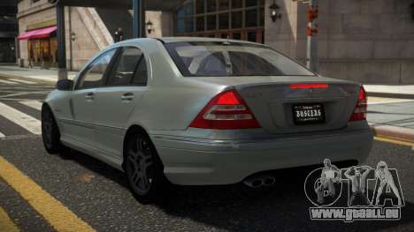 Mercedes-Benz C32 AMG V2.0 pour GTA 4