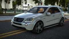 Mercedes-Benz ML63 AMG 09th V1.1 pour GTA 4