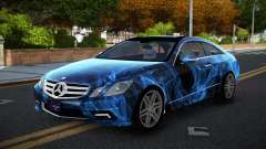 Mercedes-Benz E500 HR S13 pour GTA 4