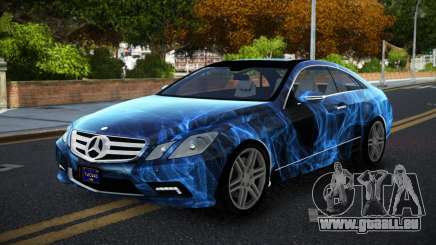 Mercedes-Benz E500 HR S13 pour GTA 4